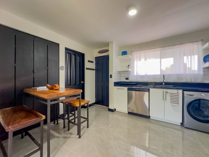 Marina Loft 307- Beautiful Renovated Studio 1 Bed in Playas del Coco