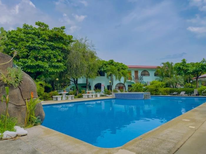 Turquoise #8 Charming 1-Bedroom Condo with Spacious Layout in Playas del Coco