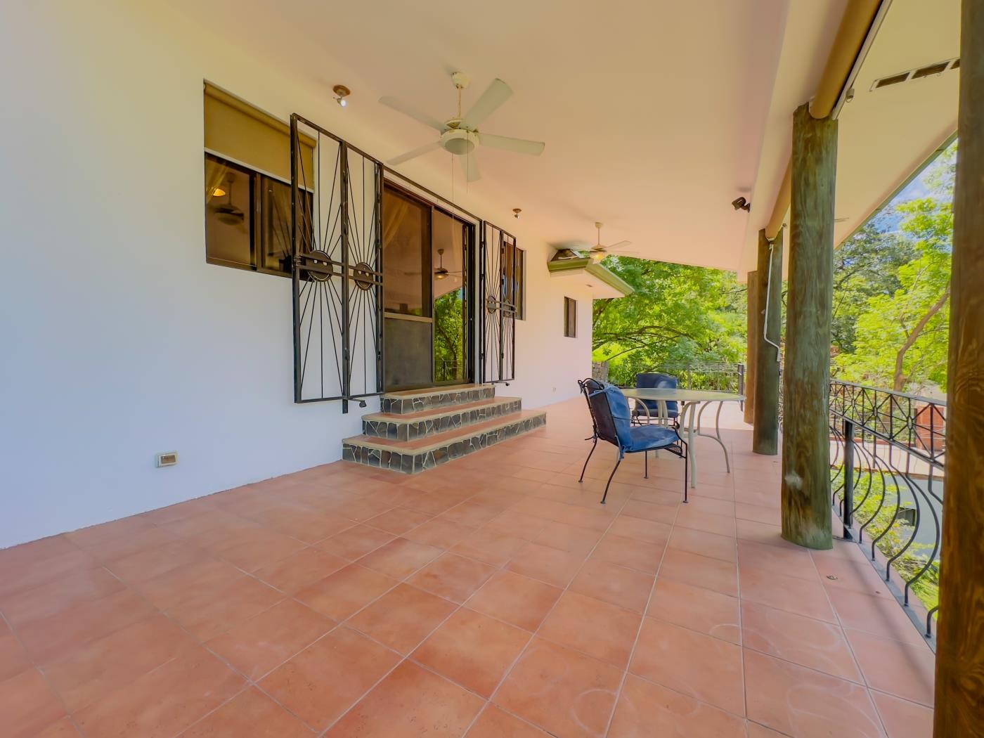 Casa Lorna Isabella- 2 bed 2B bath Pricated Pool and Garage in Playas del Coco