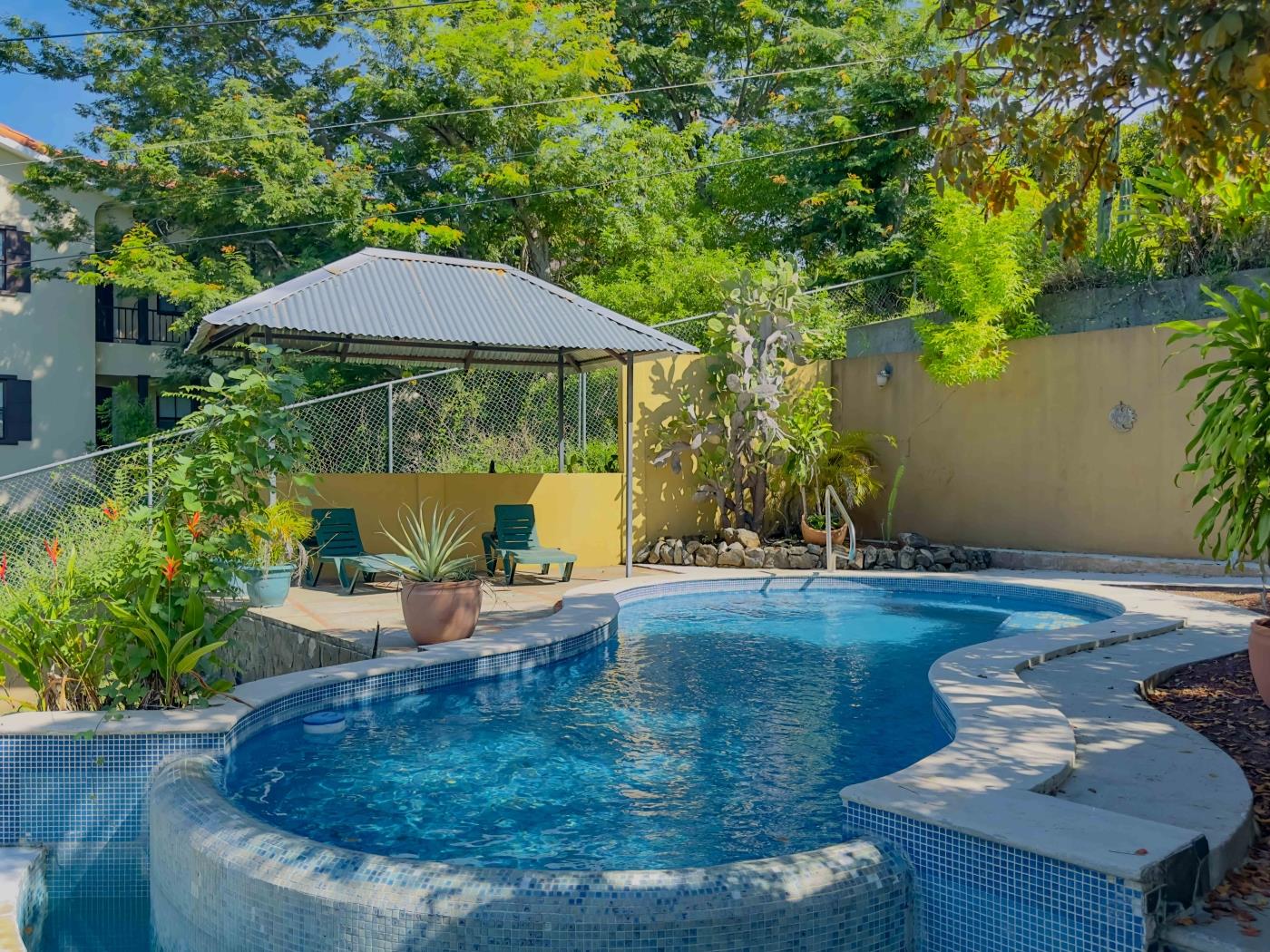 Casa Lorna Isabella- 2 bed 2B bath Pricated Pool and Garage in Playas del Coco