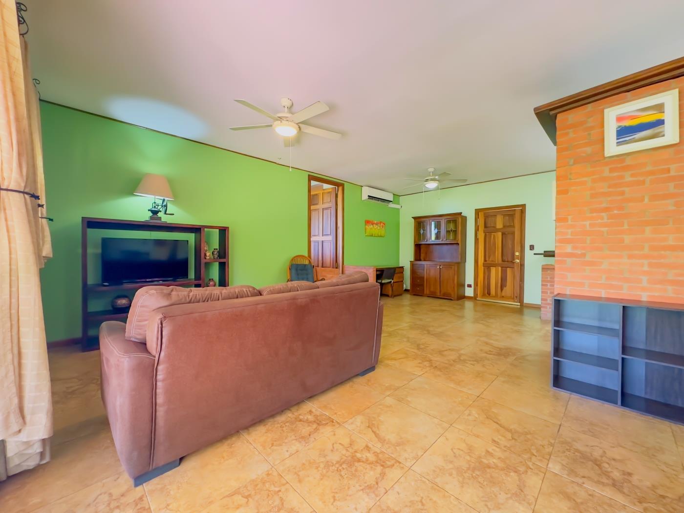 Casa Lorna Isabella- 2 bed 2B bath Pricated Pool and Garage in Playas del Coco