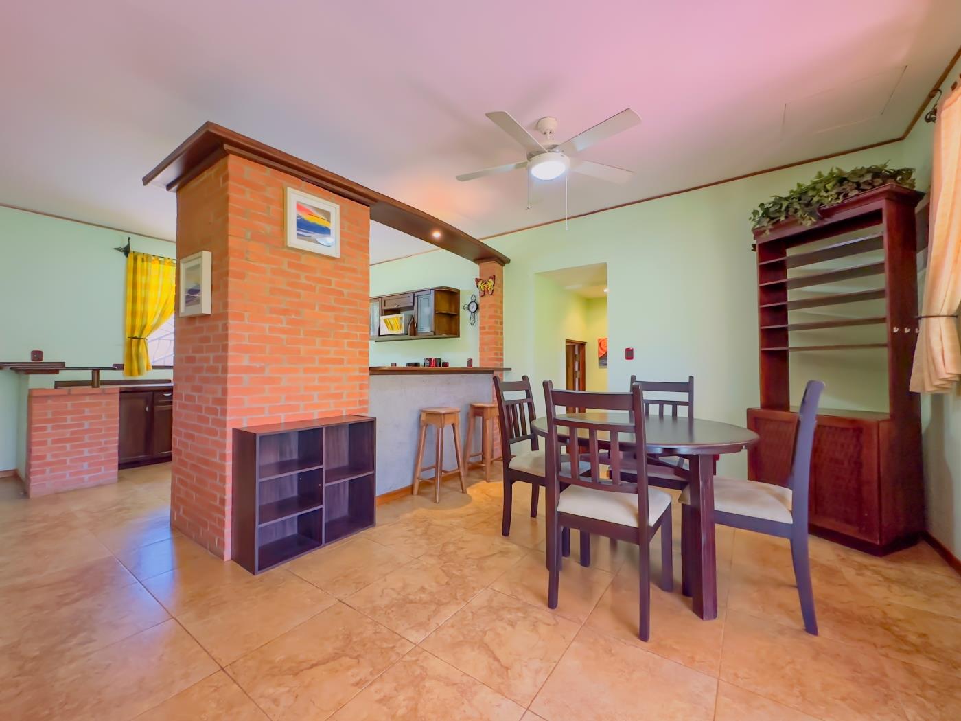 Casa Lorna Isabella- 2 bed 2B bath Pricated Pool and Garage in Playas del Coco