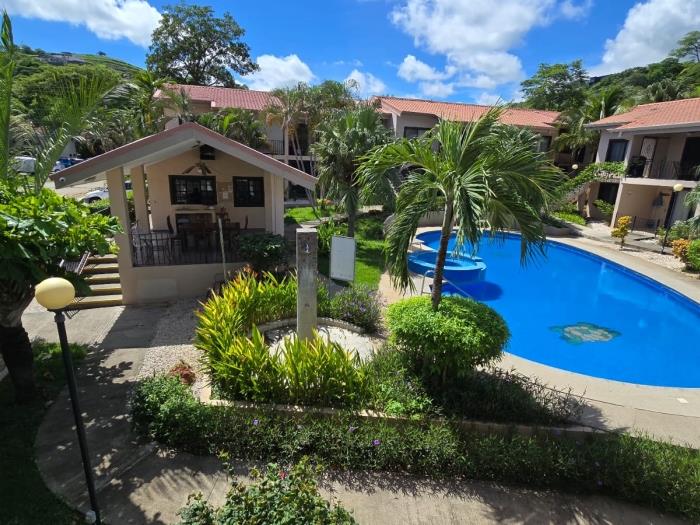 Green turtle # 22 Cozy 2BR Condo Just 10 Minutes from the Beach in Playas del Coco