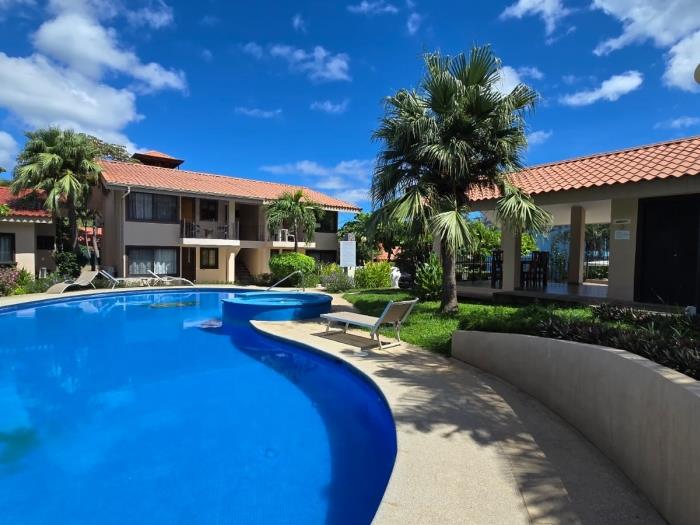 Green turtle # 22 Cozy 2BR Condo Just 10 Minutes from the Beach in Playas del Coco